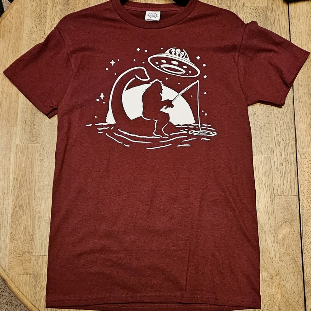 SciFi Fishing Tshirt - Mens Small - Loch Ness/Bigfoot/Alien